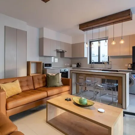 Beachcomber 2-bedroom In Apartment *