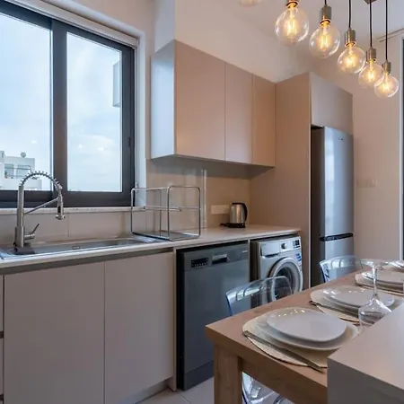 Beachcomber 2-bedroom In Apartment