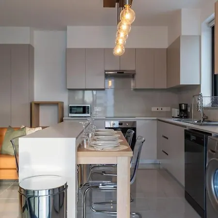 Apartment Beachcomber 2-bedroom In Larnaka