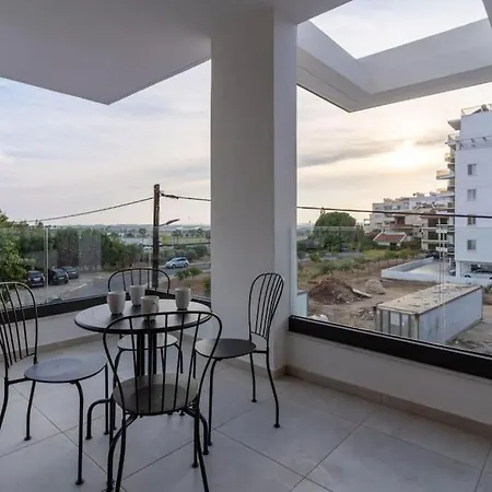 Beachcomber 2-bedroom In Apartment Larnaka